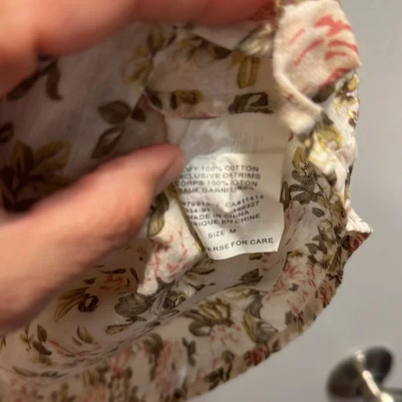 Motherhood Maternity Cotton Top. Size Med. Cream/Link Floral Short Sleeve - Picture 5 of 12